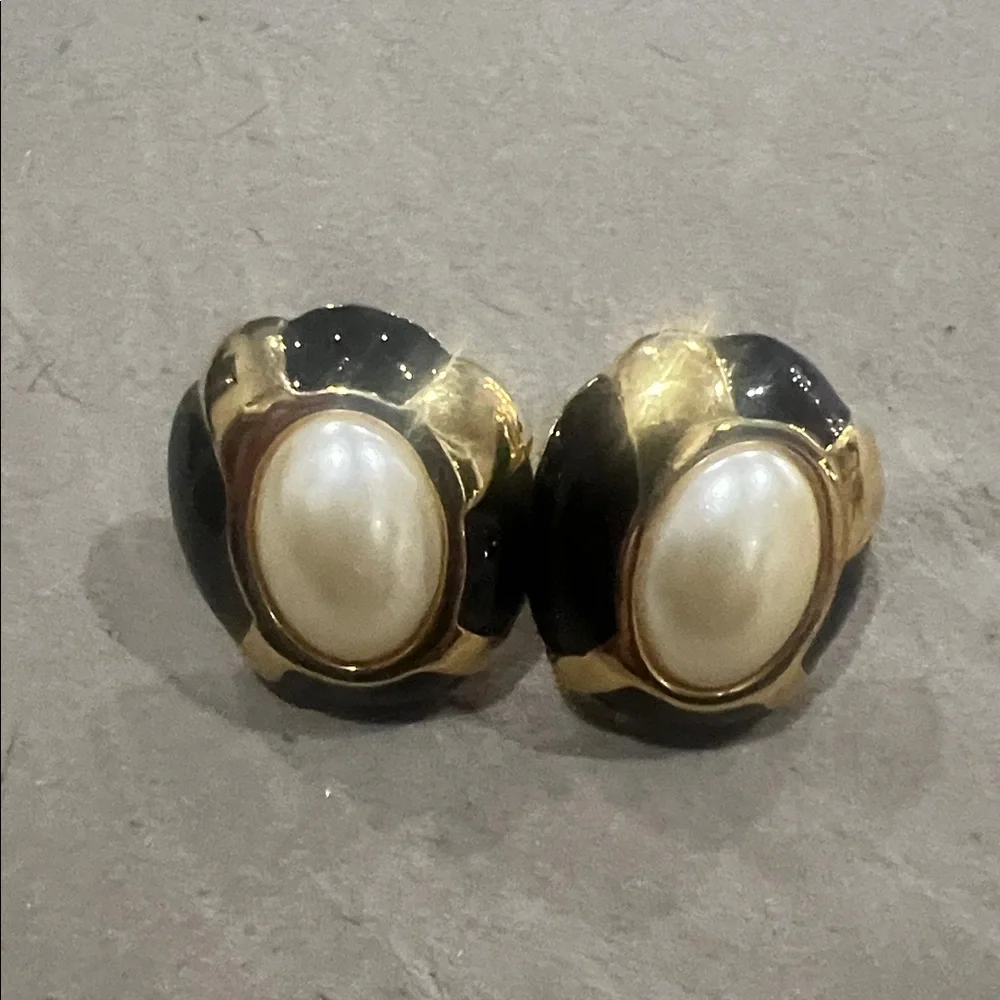 Elegant Gold and Black Earrings by KJL - Picture 6 of 6